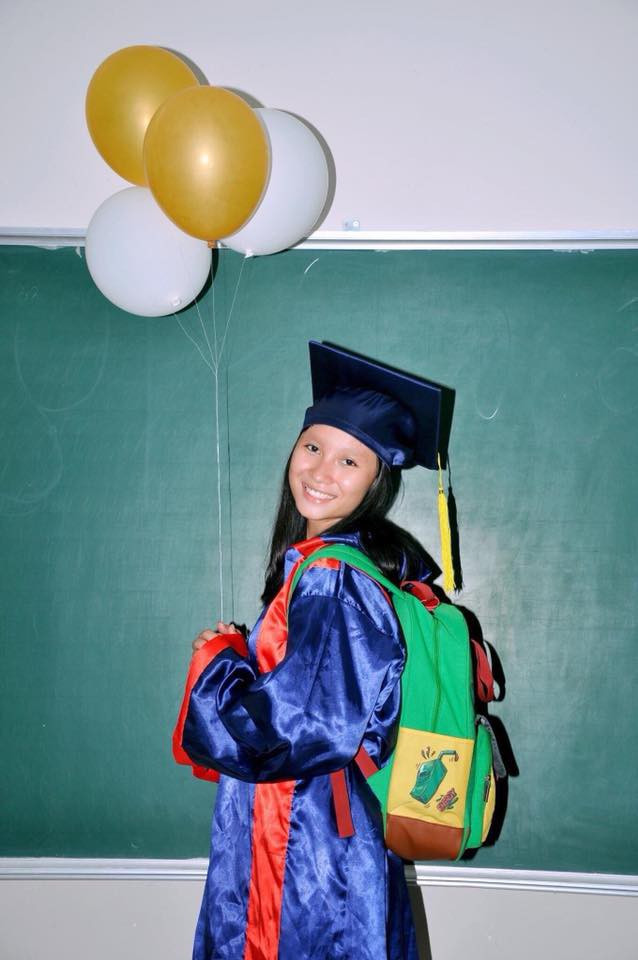 Chụp ảnh kỷ yếu là một hoạt động diễn ra vào năm cuối đời học sinh, sinh viên của các bạn trẻ bây giờ. Họ mặc áo dài, sơ mi trắng hoặc vest đen và cho ra đời những tấm ảnh lưu giữ lại kỷ niệm thời còn ngồi trên ghế nhà trường. Đây cũng được coi là hoạt động quan trọng không kém gì ngày làm lễ tốt nghiệp với những học sinh, sinh viên.