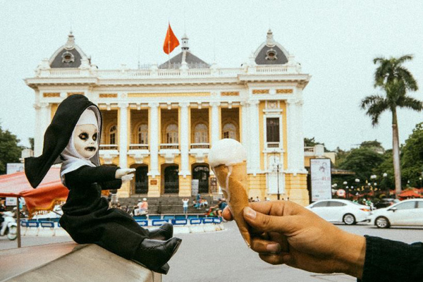 Hi vọng sau khi xem xong bộ ảnh vintage của sơ Valak, bạn cũng đã hình dung trong đầu một concept riêng thật độc đáo để có một mùa Halloween 2018.