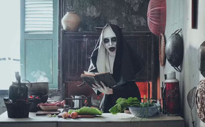 Mới đây trên MXH, bộ ảnh về nhân vật Valak đến Việt Nam được dân mạng vô cùng chú ý và nhanh chóng những bức ảnh của "ma-sơ" kinh dị này