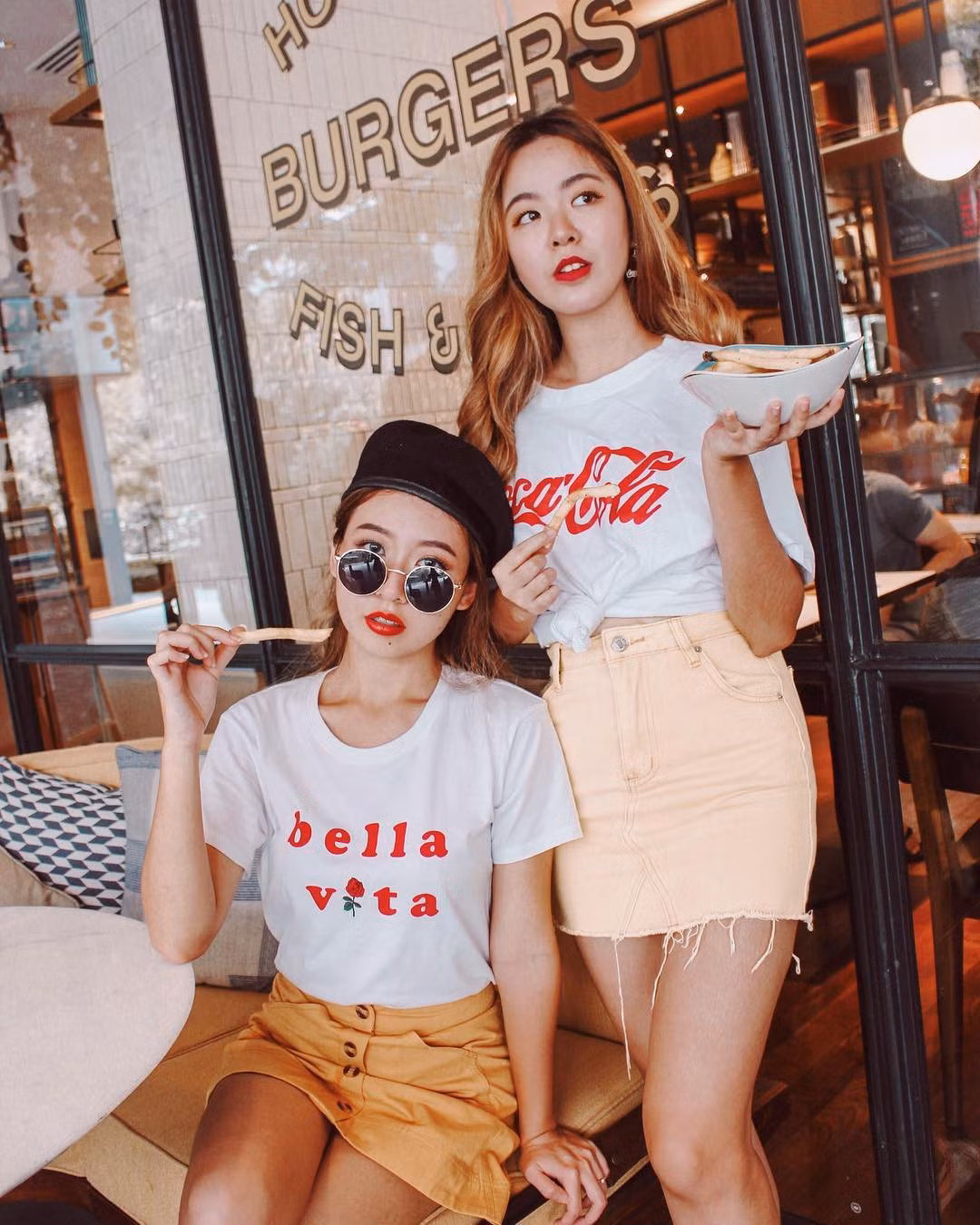 Cùng ngắm nhìn cặp chị em Singapore suốt ngày khoe ảnh vi vu du lịch khiến CĐM phải ghen tị thời gian qua.