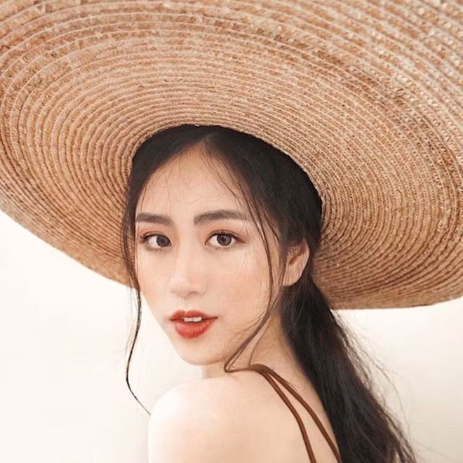 Theo nhiều người, họ yêu thích nhan sắc của Mai Vân Trang vì cô là đại diện chất cổ điển, trong sáng.