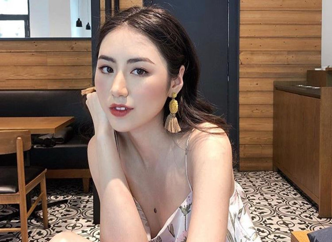 Vân Trang thường xuyên chia sẻ hình ảnh sang chảnh trên trang cá nhân. Cô có sở thích đi du lịch, từng check-in ở nhiều khu nghỉ dưỡng sang trọng.