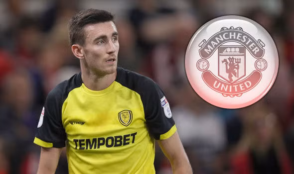 M.U hai lần bị cầu thủ vô danh "phũ": Tiền vệ 26 tuổi, Matty Lund của đội bóng hạng Nhất Anh, Burton Albion - đối thủ vòng 3 Cúp Liên đoàn của M.U tiết lộ, anh từng 2 lần từ chối gia nhập sân Old Trafford. Ảnh: Daily Mail