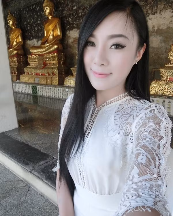 Nhiều người còn hài hước chia sẻ rằng, họ có thể tình nguyện xếp hàng dài để được bước chân vào quán phở này chỉ để nhìn thấy khuôn mặt của cô gái.