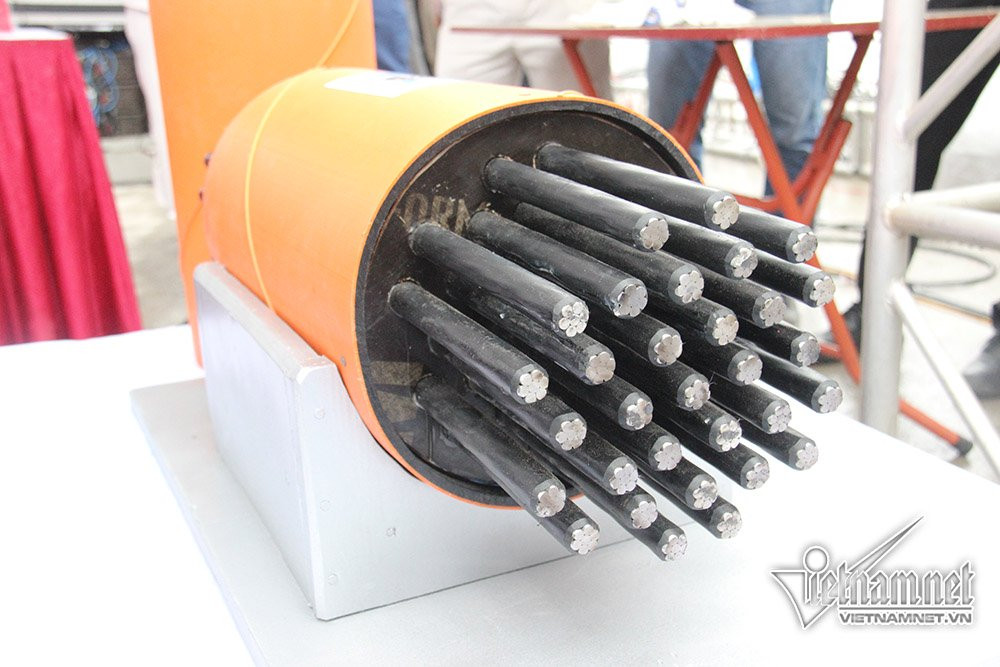 Bên trong dây cáp của cầu Bạch Đằng