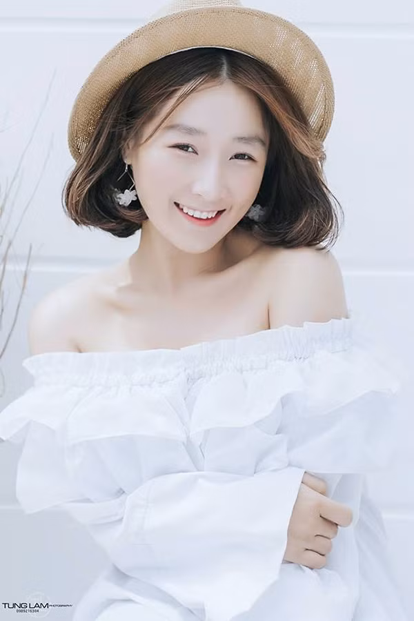 Tham gia nghệ thuật được 4 năm, cô nàng hotgirl đến từ Đắk Lắk này đã tham gia khá nhiều hoạt động, đặc biệt là tham gia nhiều bộ phim như: 'hotgirl và thần tượng', 'Căn hộ 4C