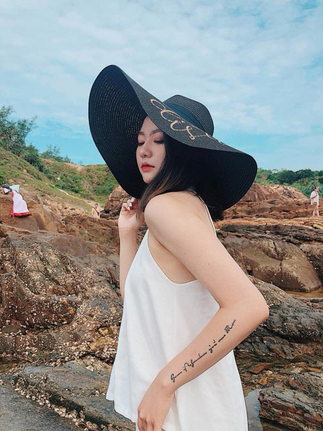 Bảo Ngọc nhận được nhiều lời khen từ bạn bè nhờ phong cách thời trang nổi bật và cách tạo dáng cuốn hút.