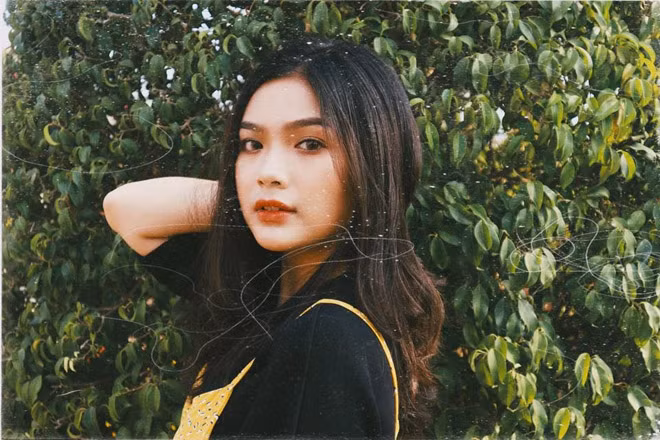 Gương mặt ưa nhìn cùng nụ cười "tỏa nắng", Phương Trinh còn nằm trong Top 100 Miss Teen Việt Nam 2017, Nữ thanh niên thanh lịch 2017 của “miền gạo trắng nước trong”.