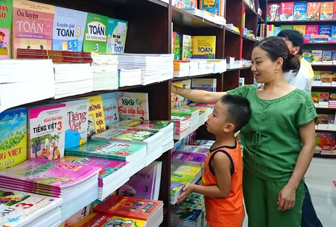 Bat ngo khan hiem sach giao khoa: Hang nghin ty dang bi lang phi