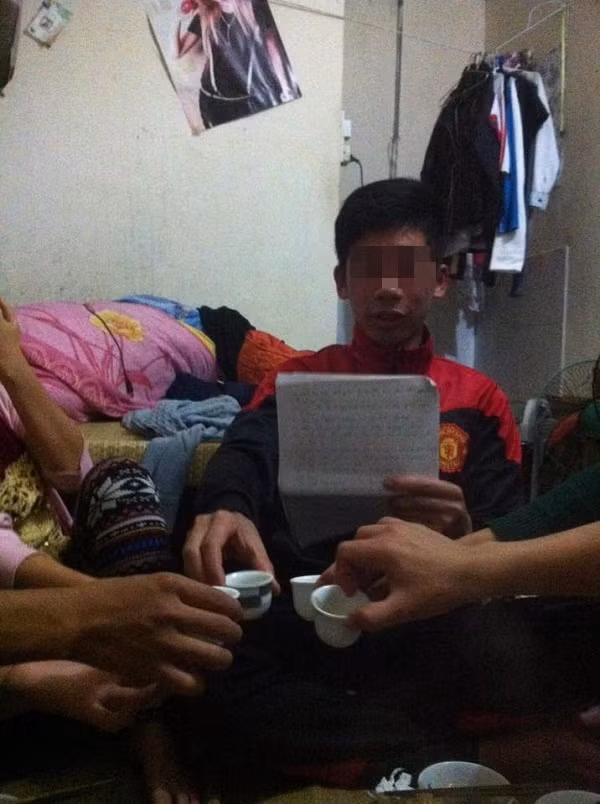 Việc nhậu nhẹt với các sinh viên là điều không phải hiếm, họ nhậu đơn giản với những món như lạc rang, bimbim nhưng không bao giờ quên việc đèn sách của mình mới là hơn cả.