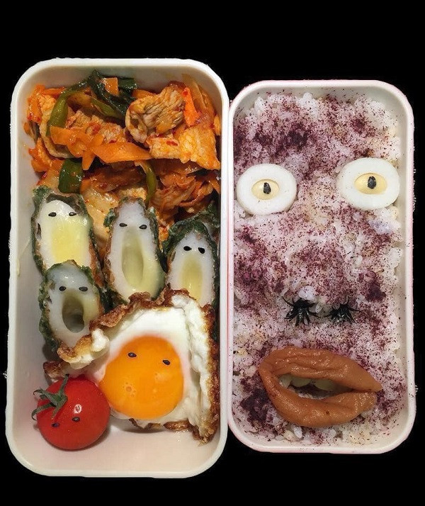 Điểm khiến cho những hộp cơm này thu hút cư dân mạng vì nếu nó mang chủ đề khác thì có lẽ sẽ là một tác phẩm thuật nhưng với phong cách này thì quả là kinh dị.