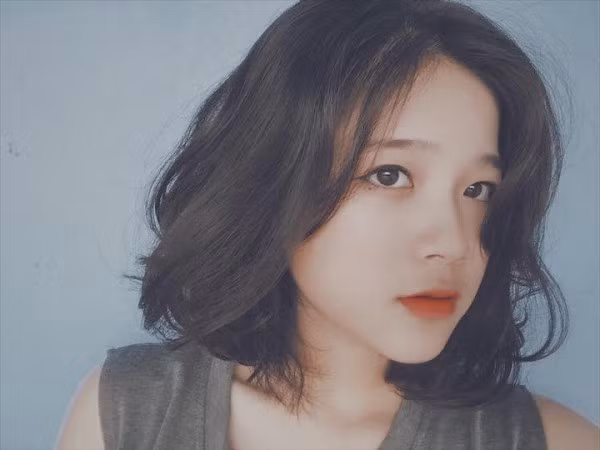 Góc nghiêng cực đẹp của Khánh Ly được đánh giá đẹp hơn gấp vạn lần với hot girl tự phong Linh Ka.