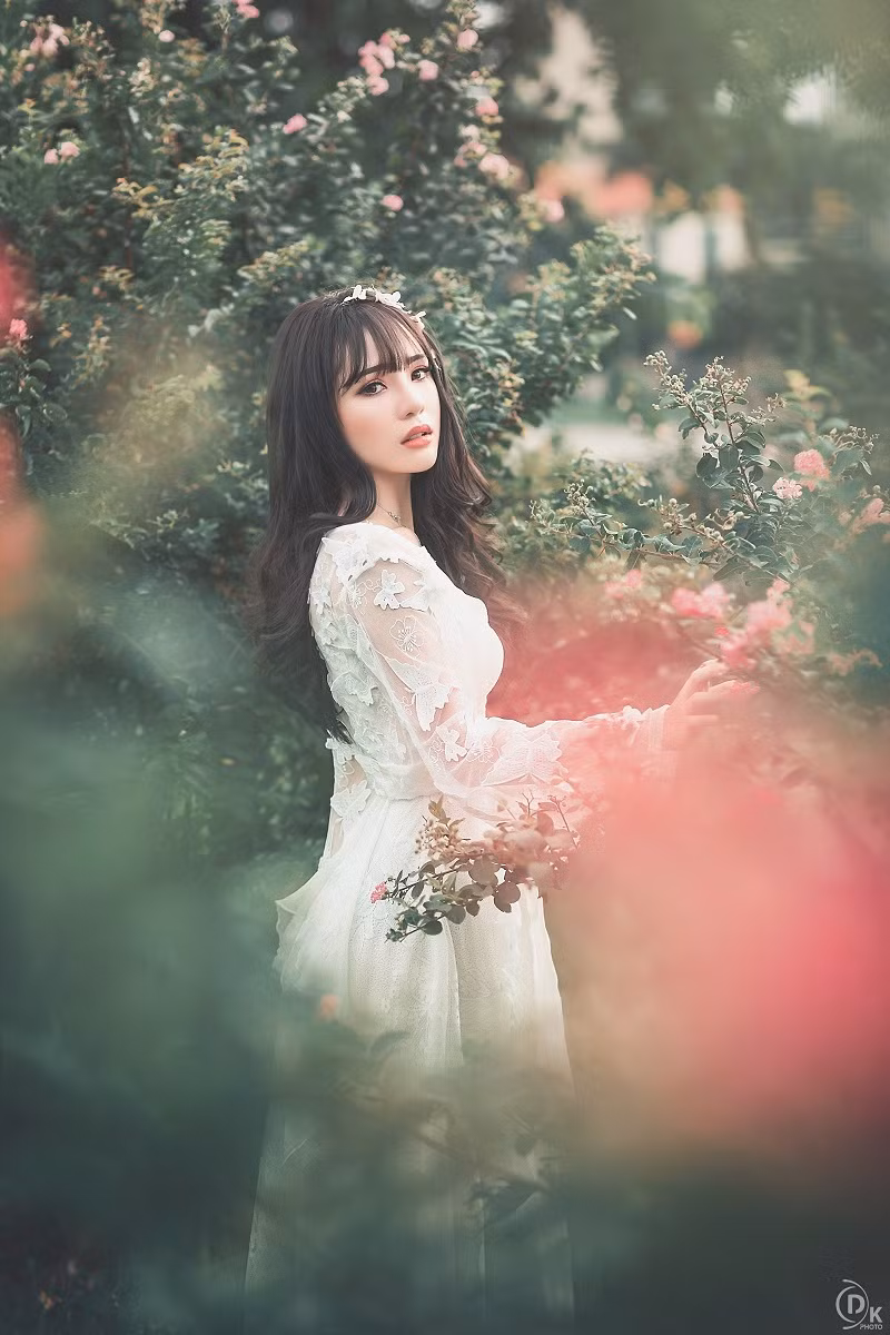 Vũ Thu Trà My (SN 1994), là cựu sinh viên trường Cao đẳng Nghệ thuật Hà Nội. Sau khi ra trường, cô bạn 9X Hà thành này hiện được biết đến với vai trò là ca sĩ tự do, người mẫu ảnh.