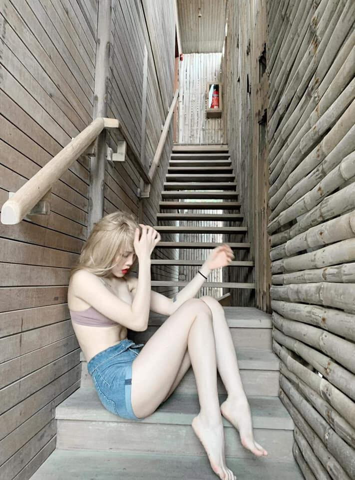 So sánh với hình ảnh trong quá khứ, cô thể thấy Thiều Bảo Trâm giảm cân khá nhiều để có vòng eo săn chắc hơn xưa.