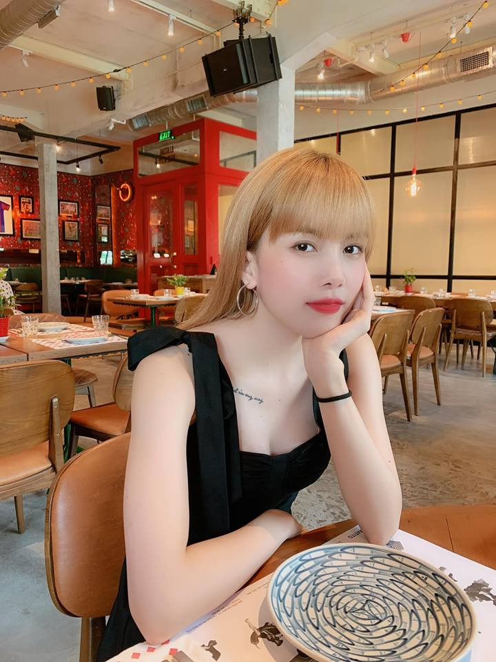 Một số fan ghen tị bình luận về vóc dáng săn chắc, đẫy đà của người đẹp :”Nuột như thế này làm sao Sơn Tùng M-TP không mê cho được”.