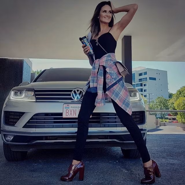 Leryn Dahiana Franco Steneri sinh ngày 1-3-1982 tại Thành phố Asuncion, nước Paraguay. Cô nàng xinh đẹp này bắt đầu được thi đấu chuyên nghiệp từ năm 2001 và đoạt được nhiều giải cao như vô địch giải trẻ Nam Mỹ năm 2001, vô địch Nam Mỹ U23 năm 2004.