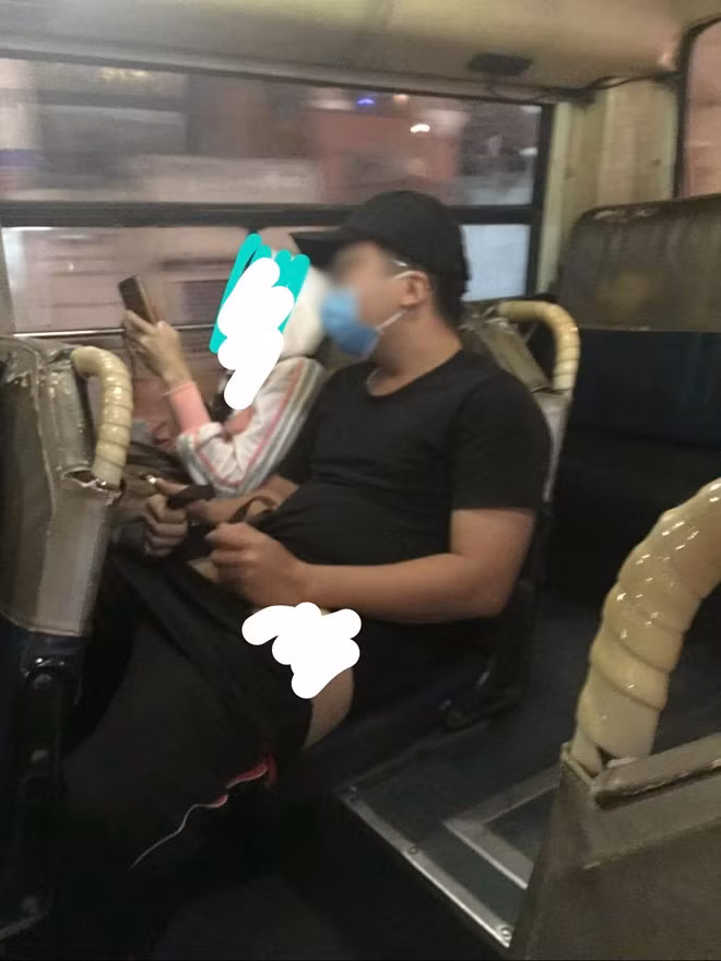 Không chỉ động chạm vào người nạn nhân mà những kẻ biến thái còn "tự xử" cơn cuồng thể xác của mình bằng những hành động không thể chấp nhận nổi.