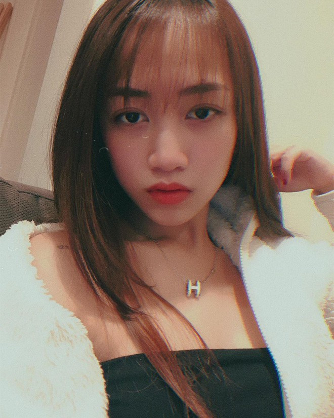 Ngoài những bức ảnh bikini nóng bỏng, Joyce Phạm cũng khá thích thời trang quyến rũ.