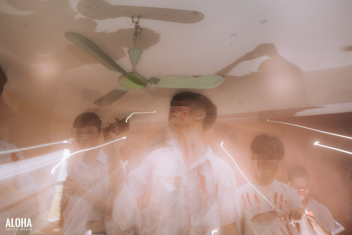 Cũng theo Minh Hiếu cho biết, các thành viên trong lớp đều cảm thấy hài lòng bởi bộ ảnh thể hiện sự vui nhộn, độc đáo của tuổi học trò. Tuy vậy, cả lớp đã gặp không ít ý kiến phản đối, phần lớn đến từ bậc phụ huynh.