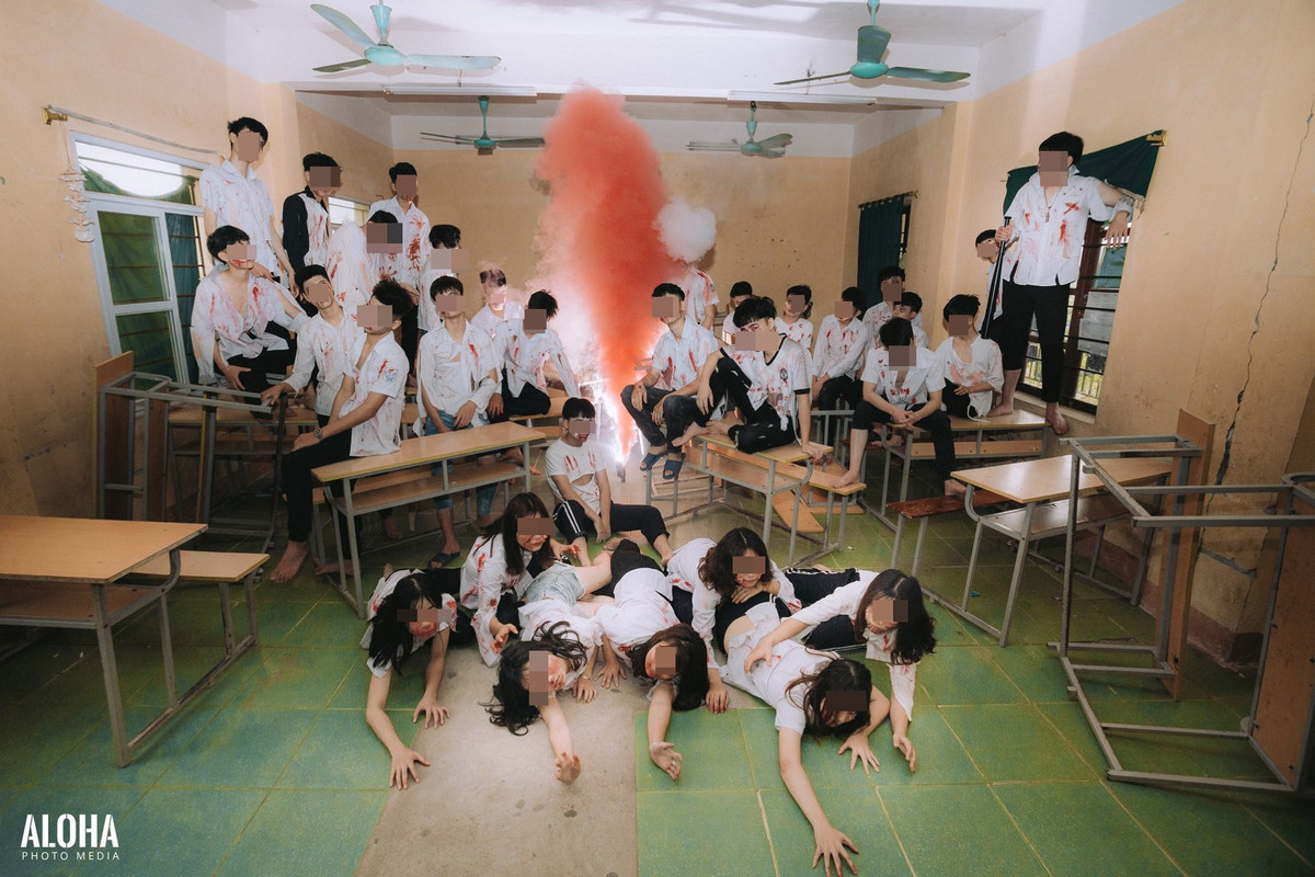 Những hình ảnh rùng rợn trong bộ ảnh zombie của học sinh lớp 12A2 khiến phần lớn người xem giật mình nhưng cũng không phủ nhận sự sáng tạo của các bạn trẻ.