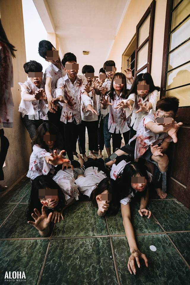 Mỗi thành viên trong lớp chuyên Sinh này có 15 phút hóa trang và mất 3 tiếng để hoàn thành bộ ảnh. Trang phục sử dụng phần lớn là quần, áo sơ mi ngắn đã trật hoặc bỏ đi và không ảnh hưởng tới đồng phục đi học.