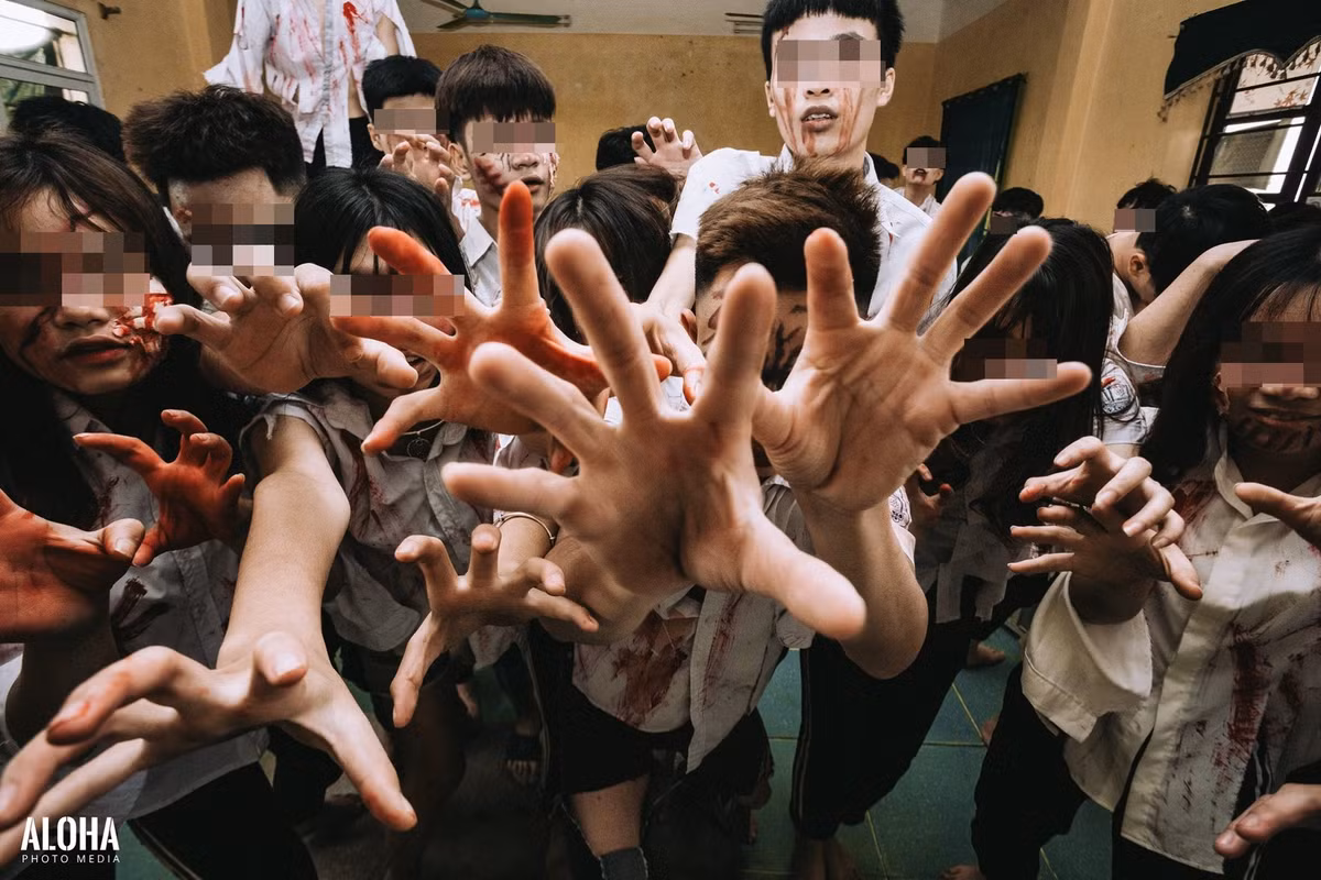 Để thực hiện bộ ảnh, có 30 bạn học sinh phải hoá trang thành zombie, 10 người còn lại đóng vai người thường quay MV. Tất cả từ quần áo tới việc hoá trang đều do các bạn nữ chuẩn bị.