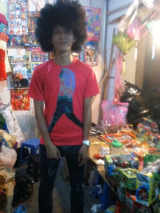 Xuân Tú trong mái tóc xù giống với cầu thủ Fellaini của Manchester United.