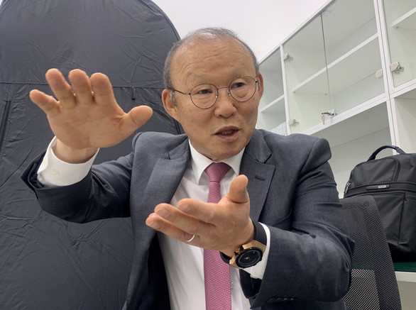 Thay Park bi doi thu 