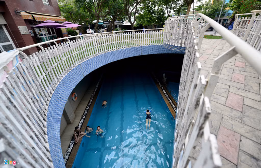 Bể bơi dành cho toàn bộ cụm chung cư này được thiết kế ngầm phía dưới cùng bãi đỗ xe của 2 chung cư Thái An 1&amp;2. Giá vé để bơi tại đây là 25.000 đồng.