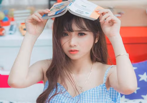 Những bức ảnh của cô gái Phú Thọ trên được CĐM đón nhận và khen ngợi rằng gương mặt xinh xắn, nụ cười duyên.