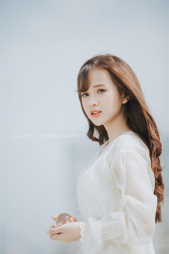 Chia sẻ về những bức ảnh của mình, nữ sinh 9X Phú Thọ cho biết: "Mình đã chụp ảnh khoảng hơn 1 năm, thỉnh thoảng có vài bộ ảnh nổi bật, được mọi người khen ngợi. Đây giống như niềm vui tinh thần giúp mình thấy công sức mình bỏ ra là xứng đáng và mình sẽ phải cố gắng nhiều hơn để nhận được sự ưu ái của mọi người hơn nữa".