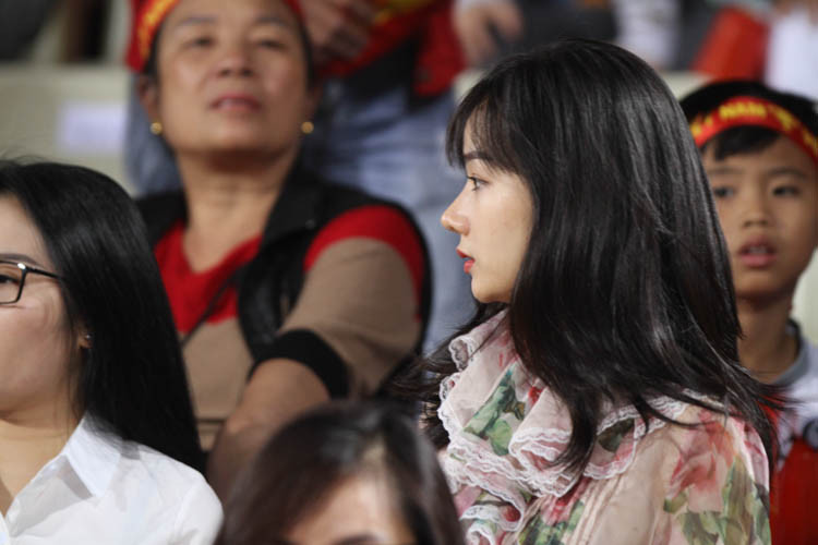 Góc nghiêng cực đẹp của Phan Thủy Tiên, cô nàng từng được NHM không chỉ ở Việt Nam mà còn ở Hàn Quốc biết tới sau kỳ ASIAD 2018 thành công của ĐTQG Việt Nam.