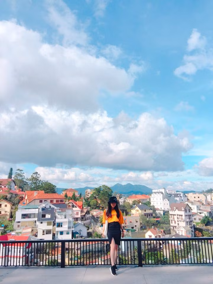 Dù Đức Chinh chưa lên tiếng xác nhận thông tin này nhưng chắc chắn fan của "thánh lầy" đã có một phen đau tim khi biết thông tin anh chàng này có người yêu.