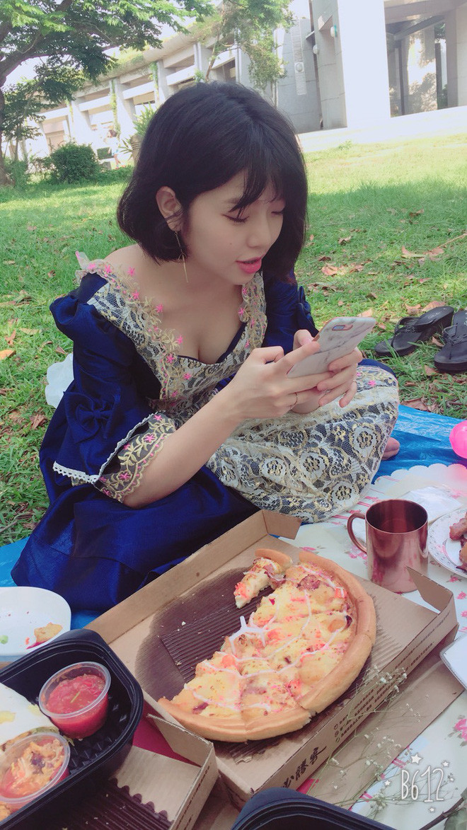 Bên cạnh đó, A Ly cũng ngầm khẳng định rằng cô gái nào cũng mang trong mình tố chất trở thành nữ thần, trở thành công chúa của cuộc đời mình hết, chỉ cần cô gái đó không ngừng nỗ lực.