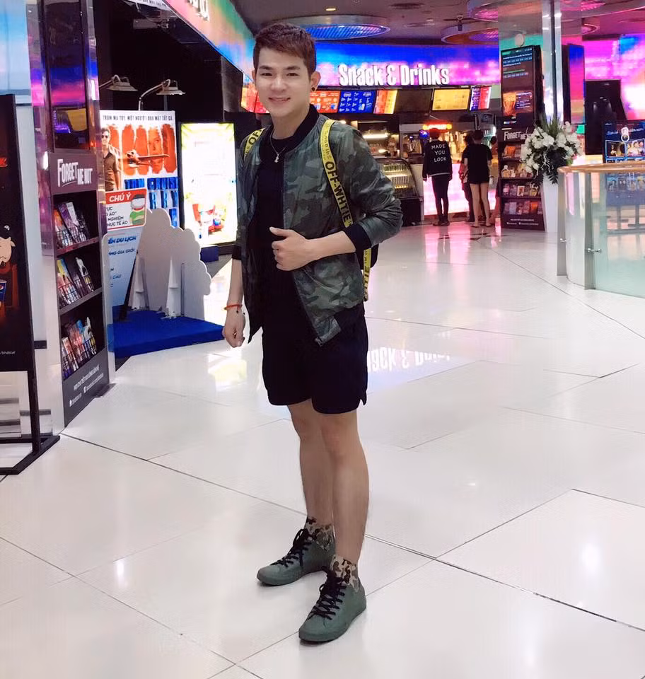 Việc xác định con đường đi gặp nhiều gian nan nên Minh Quang thường tích cực tham gia các phim ngắn, vì theo chàng diễn viên điển trai này cho rằng làm phim ngắn khá là khó và đòi hỏi diễn xuất cao.