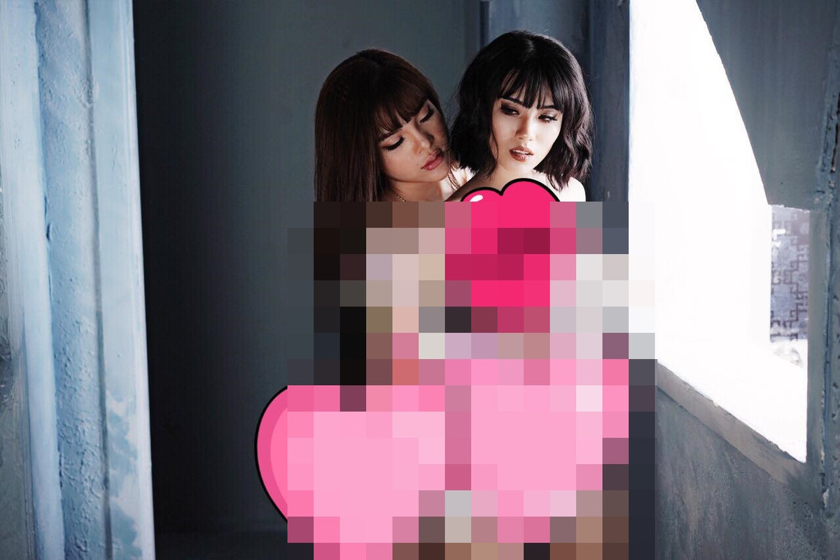 Không ít những lời bình luận chỉ trích hướng về phía Linh Miu như: "Tưởng rằng Linh Miu đã giải nghệ ai ngờ quay lại còn dẫn thêm "truyền nhân"", "Linh Miu đã quay lại và lợi hại hơn gấp nghìn lần" hay "Linh Miu thật biết cách tạo tên tuổi cho mình khi chấp nhận làm nền cho đàn em tỏa sáng".