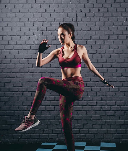 Ở tuổi 31, vòng eo siêu nhỏ và săn chắc của Grace khiến nhiều người ghen tị và không ngừng tìm cách học hỏi.