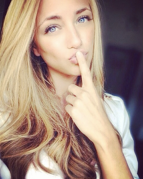 Laia Grassi không chỉ là một doanh nhân giỏi mà cô còn sở hữu vẻ đẹp trời phú khiến cho rất nhiều người phải thèm muốn. Người may mắn nhất chiếm được trái tim của cô nàng doanh nhân xinh đẹp này đó là tiền đạo Alexis Sanchez của Arsenal.