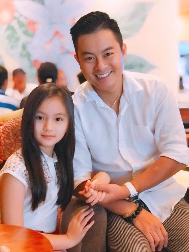 Có bố là một nhiếp ảnh gia, anh Khoa cho rằng đó chính là một lợi thế giúp con gái dễ dàng hơn trong hành trình thực hiện ước mơ.