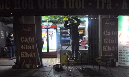 Ha Noi: Thanh nien “dai nao” quan ca phe, tu cua co