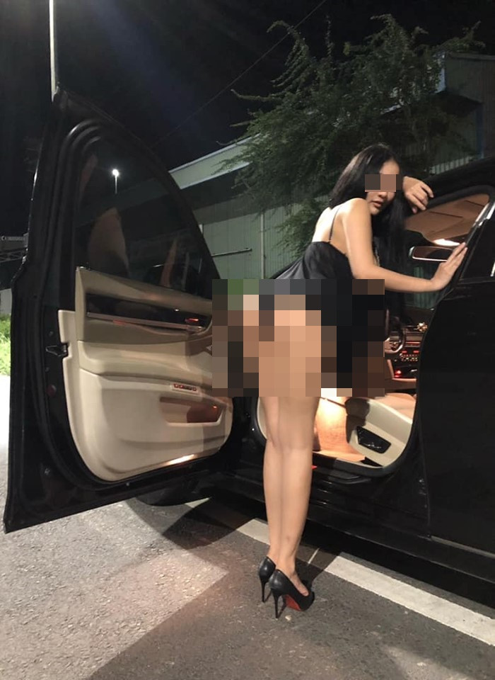 Không ít lần Ngọc Phụng khoe "quằn quại" bên chiếc xe hộp và khoe lên trang cá nhân của mình.