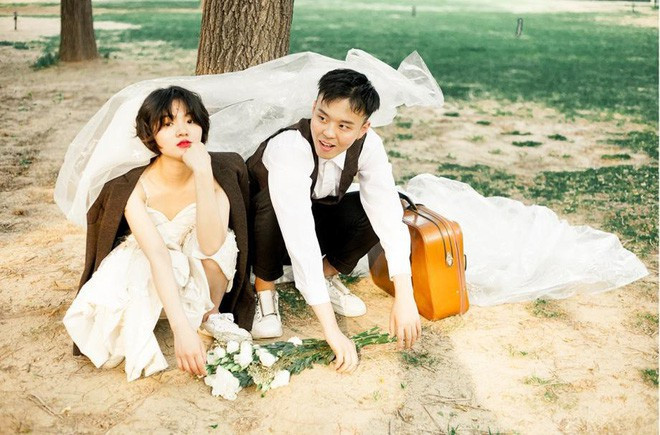 Yếu tố nghịch ngợm của cặp cô dâu, chú rể đã khiến bộ ảnh cưới này tạo được thiện cảm với nhiều người, đó là những background tự nhiên được ekip lựa chọn.