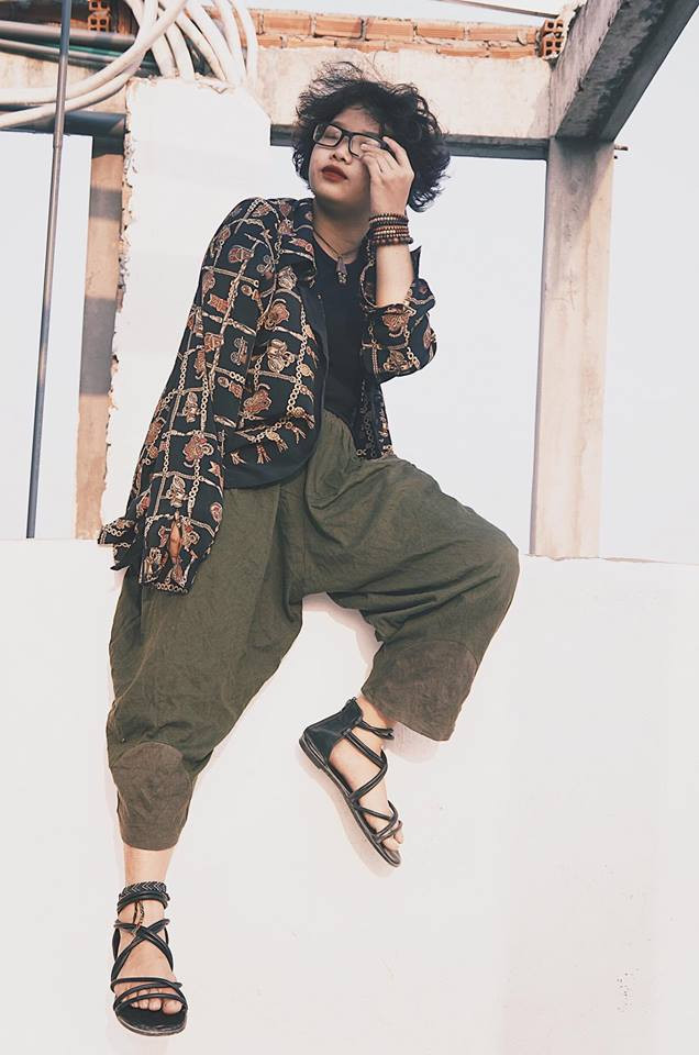 Bài hát "Ngực lép" của Vũ Châu được chế dựa trên nền nhạc bài hát Chiếc bụng đói (Tiên Cookie) với nội dung hài hước.