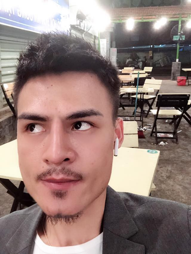 Cộng thêm chất lượng bức hình không tốt khiến nhiều người đồn thổi là Hoa Vinh trước khi nổi tiếng.