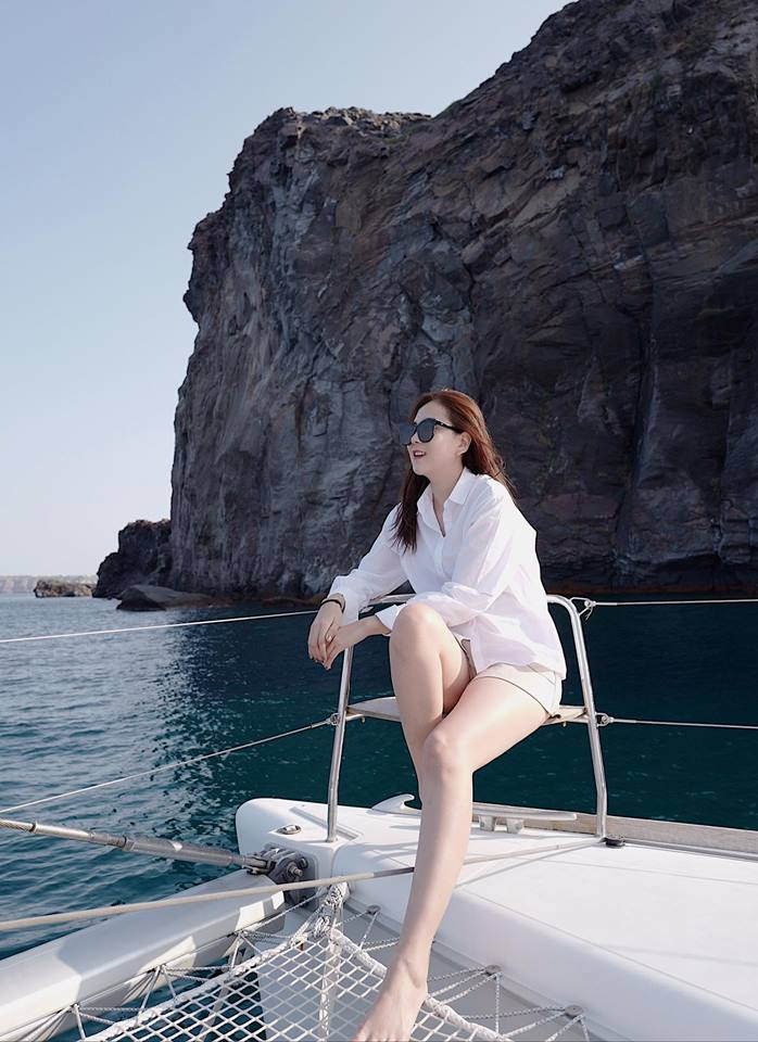 Mai Ngọc là một trong những hot girl Hà thành đình đám thuộc thế hệ đầu. Cô được mọi người chú ý với đôi mắt to, tròn và nụ cười rạng rỡ.