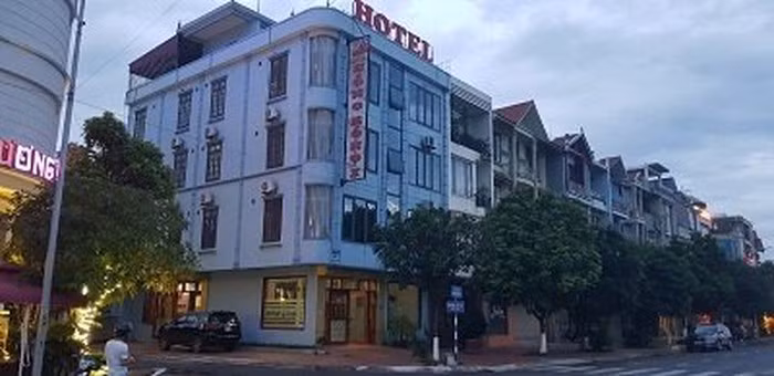 Bày tỏ sự phẫn nộ trước hành vi của nhóm bị can trên trong vụ hiếp dâm nữ sinh lớp 9, nickname Khong Ten nhấn mạnh bé gái 14 tuổi có thể không biết hậu quả do vụ việc gây ra nhưng 4 người đàn ông liên quan phải biết điều đó.