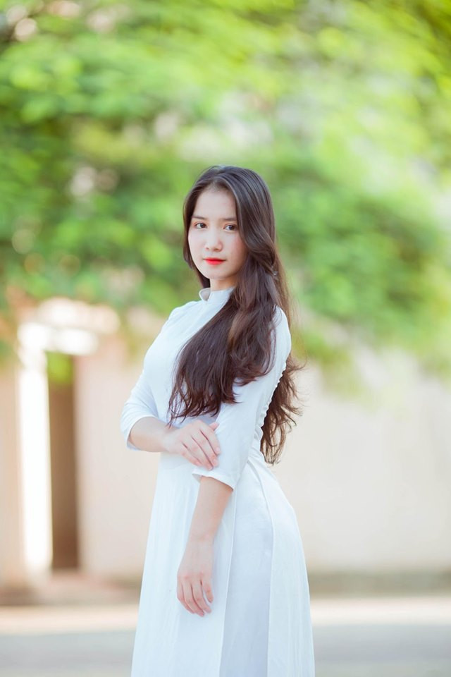 Trang cá nhân của Thúy Vinh tăng hàng trăm follow sau khi hình ảnh của cô được đăng lên các page đông thành viên của Facebook.