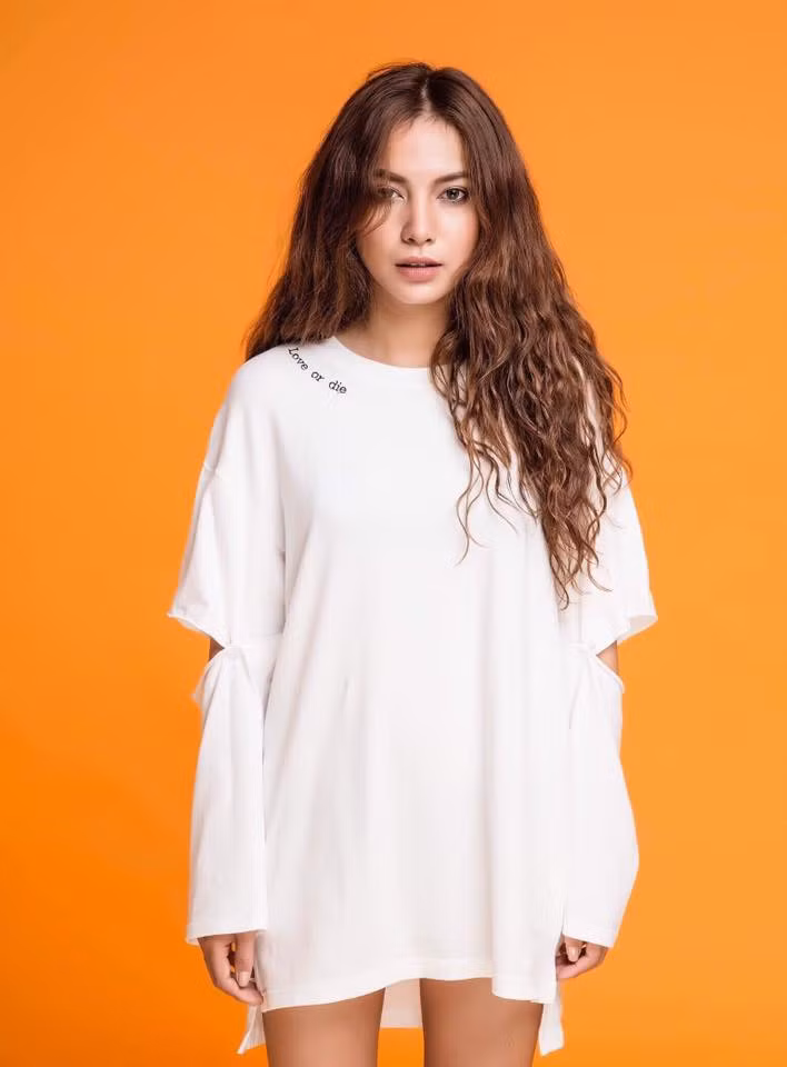 Được biết, Quách Ý Nhi thường dành thời gian rảnh để đi chụp hình cho các shop, quay quảng cáo, đóng MV, việc này vừa để thỏa mãn đam mê thời trang, vừa kiếm được một khoản thu nhập không nhỏ.