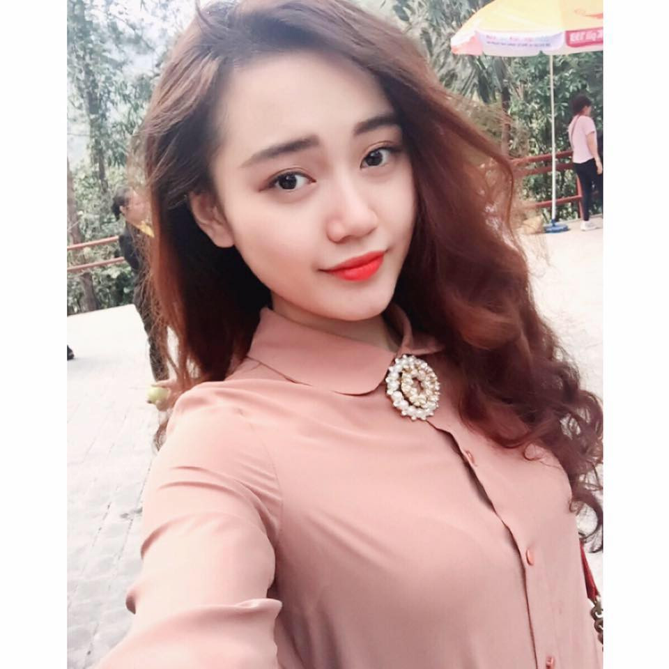 Có rất nhiều bạn bè của hot girl này đã lên tiếng bênh vực cho phát ngôn gây sốc của cô này. Hầu hết đều cho rằng đó chỉ là hình thức “câu view” của các trang mạng khác.