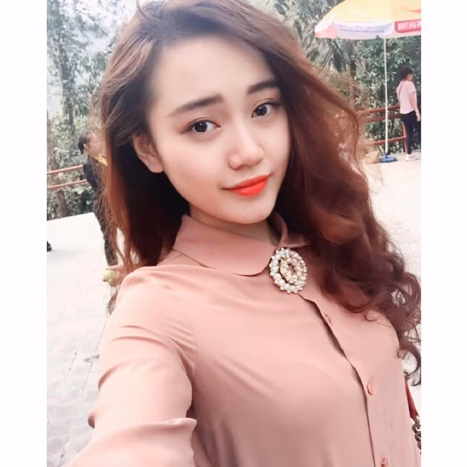 Có rất nhiều bạn bè của hot girl này đã lên tiếng bênh vực cho phát ngôn gây sốc của cô này. Hầu hết đều cho rằng đó chỉ là hình thức “câu view” của các trang mạng khác.